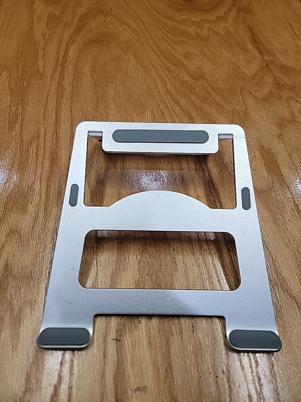 ONN. LAPTOP STAND FOR 13"-17" CHROMEBOOKS OR LAPTOPS A34